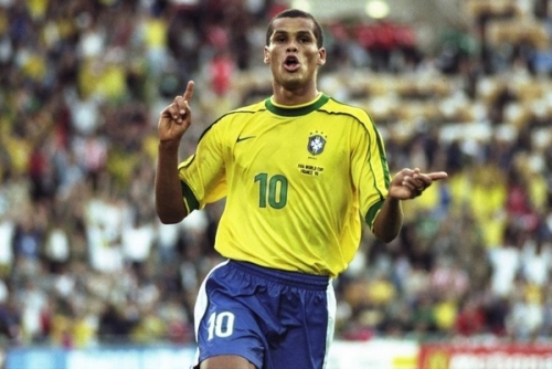 在绿茵场上 在绿茵场上